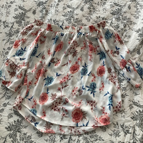 ARDENE Light Spring Floral Flowy Off Shoulder Top ✨ 50% OFF BUNDLES ✨ - Picture 2 of 4